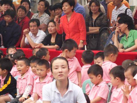 黄市长发表讲话